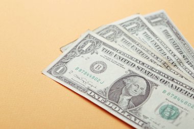 Bir sürü nakit bize dolar