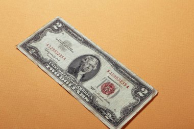 Bir sürü nakit bize dolar