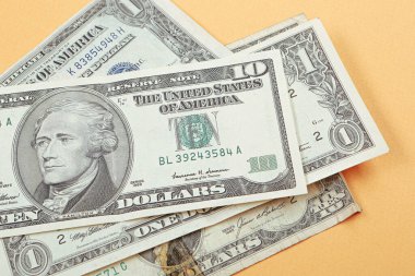 Bir sürü nakit bize dolar