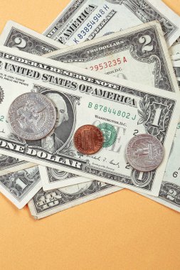 Bir sürü nakit bize dolar