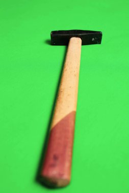 Eski model çekiç, marangozlar için bir zanaat aracı.