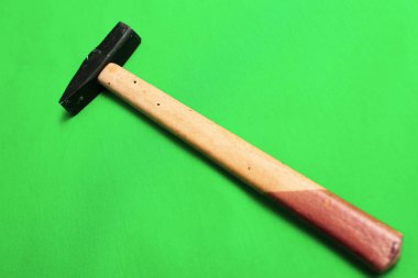 Eski model çekiç, marangozlar için bir zanaat aracı.