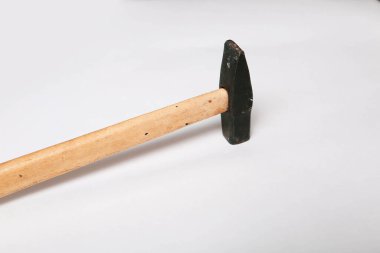 Eski model çekiç, marangozlar için bir zanaat aracı.