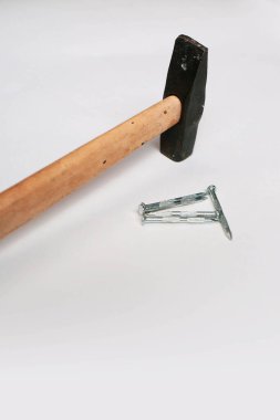Eski model çekiç, marangozlar için bir zanaat aracı.