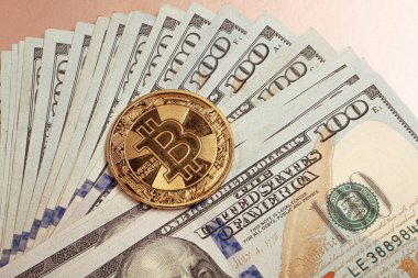 Multi Euro ve Dolar nakit, farklı türde yeni nesil banknotlar, ve bitcoin