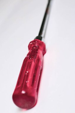 Plastik saplı tornavida.