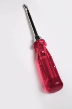 Plastik saplı tornavida.