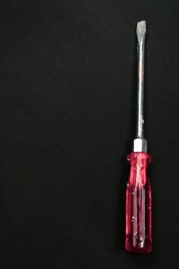 Plastik saplı tornavida.