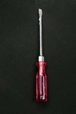 Plastik saplı tornavida.