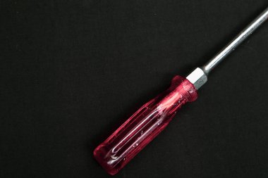 Plastik saplı tornavida.