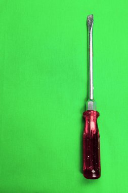 Plastik saplı tornavida.