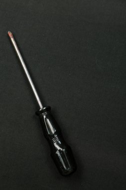 Plastik saplı tornavida.