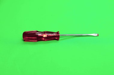 Plastik saplı tornavida.