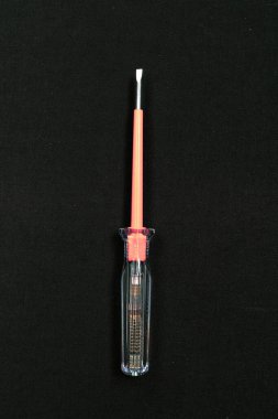 Plastik saplı tornavida.