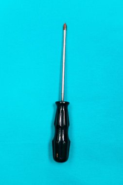 Plastik saplı tornavida.