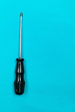 Plastik saplı tornavida.