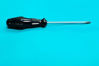 Plastik saplı tornavida.