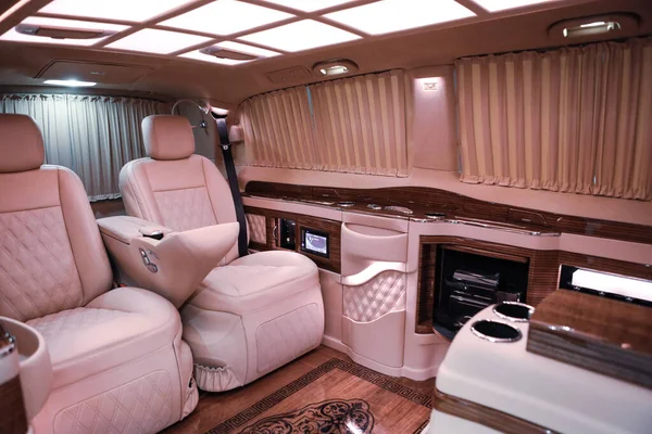 Luxe Moderne Rose Intérieur Voiture — Photo