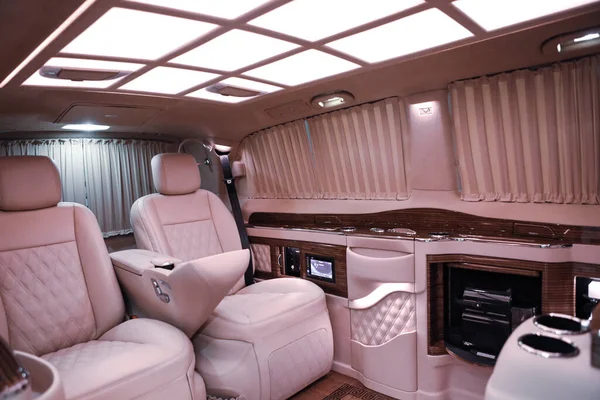 Luxe Moderne Rose Intérieur Voiture — Photo