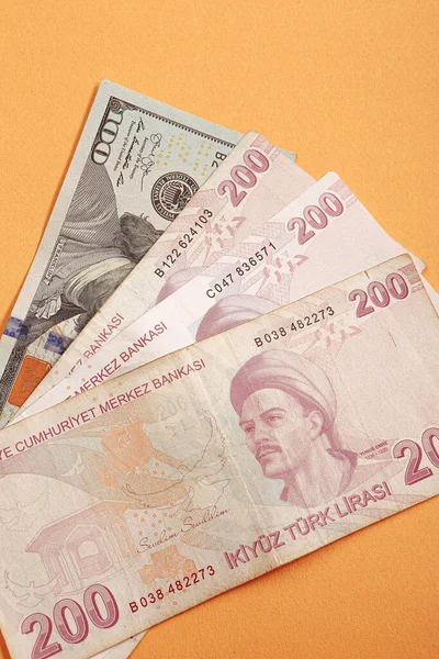 土耳其里拉钞票和美元 — 图库照片