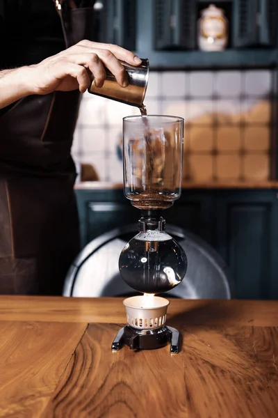 Barista Brüht Kaffee Der Kaffeestube — Stockfoto