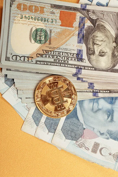 Turkiska Lira Sedlar Amerikanska Dollar Och Bitcoin — Stockfoto