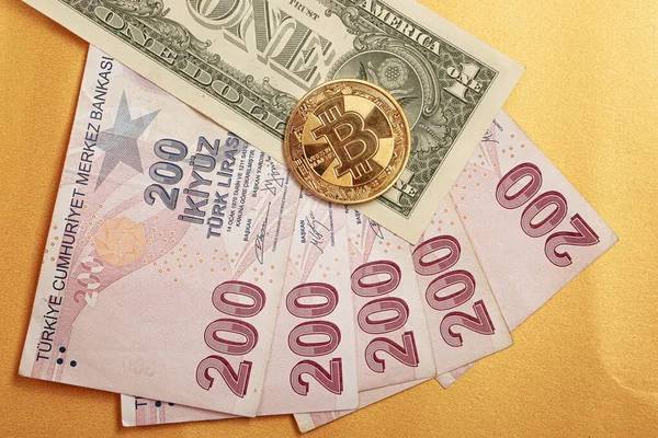 Banknoty Tureckie Dolary Amerykańskie Bitcoin — Zdjęcie stockowe