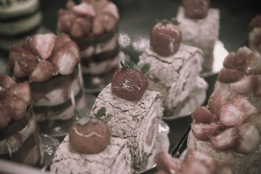 Masada lezzetli bir pasta var.