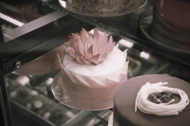 Masada lezzetli bir pasta var.