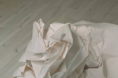 Beyaz buruşmuş kağıt arkaplan grunge doku arkaplanı