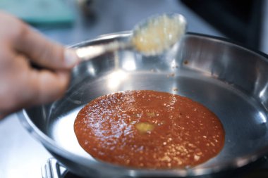 soba yangın pişirme makarna ile pota