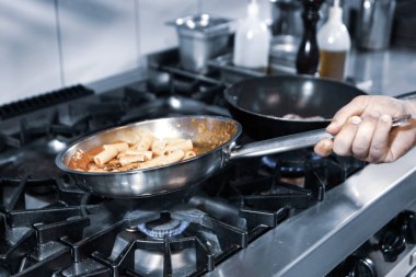 soba yangın pişirme makarna ile pota