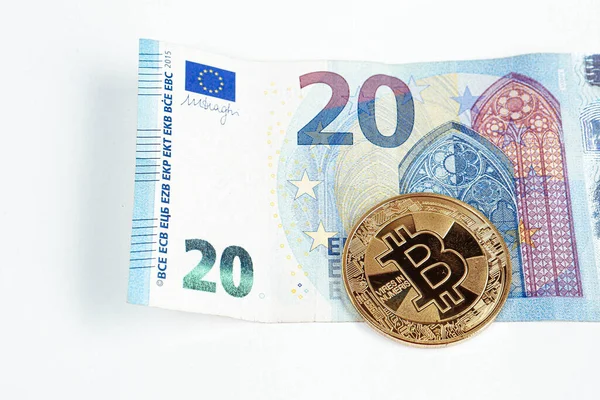 多种欧元现金 不同类型的新一代钞票 比特币 — 图库照片
