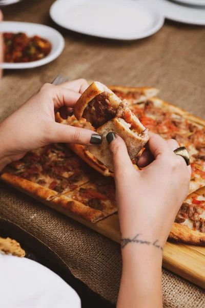 Tradiční Turecké Pečené Jídlo Turecká Pizza Pide Předkrmy Blízkém Východě — Stock fotografie