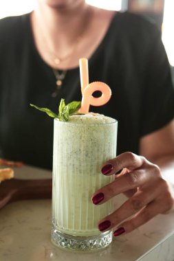 Türk Ayran içmek veya Kefir / ayran yoğurt ile yapılan.