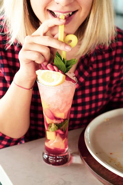 Alkoholdrinkar Bordet Restaurang — Stockfoto