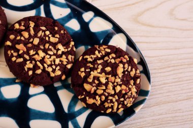 Koyu çikolata parçaları ile tanımlama