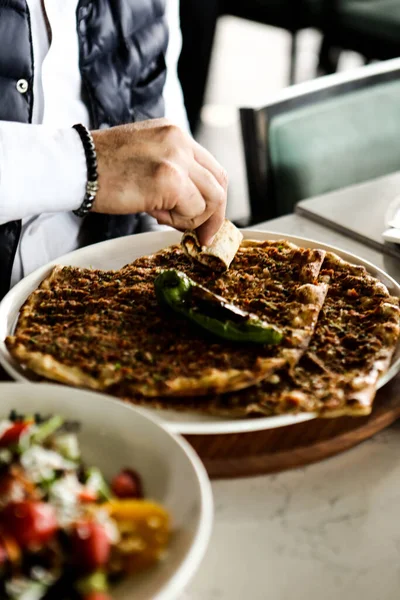 Παραδοσιακό Τούρκικο Πιάτο Ψημένο Τούρκικη Πιτσαρία Ορεκτικά Μέσης Ανατολής Τουρκική — Φωτογραφία Αρχείου
