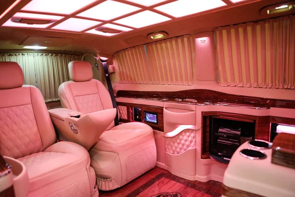 Luxe Moderne Rose Intérieur Voiture — Photo