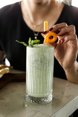 Türk Ayran içmek veya Kefir / ayran yoğurt ile yapılan.