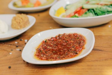 Geleneksel Türk ve Yunan yemek meze masası