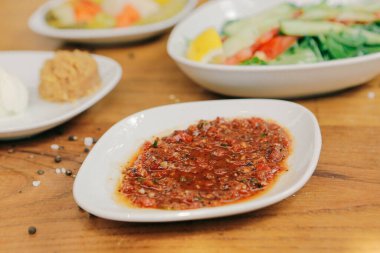 Geleneksel Türk ve Yunan yemek meze masası