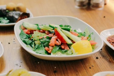 Geleneksel Türk ve Yunan yemek meze masası