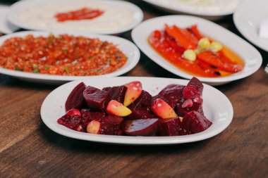 Geleneksel Türk ve Yunan yemek meze masası