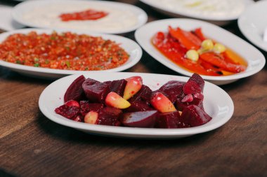 Geleneksel Türk ve Yunan yemek meze masası