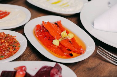 Geleneksel Türk ve Yunan yemek meze masası