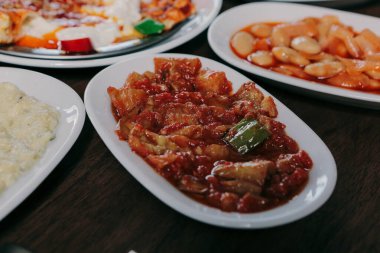 Geleneksel Türk ve Yunan yemek meze masası