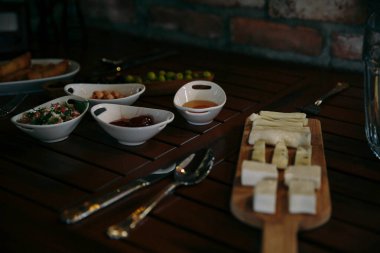 Geleneksel Türk ve Yunan yemek meze masası