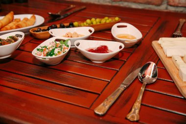 Geleneksel Türk ve Yunan yemek meze masası