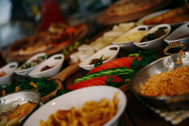 Geleneksel Türk ve Yunan yemek meze masası